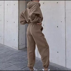Chocolate brown cropped co-ord sweatsuit